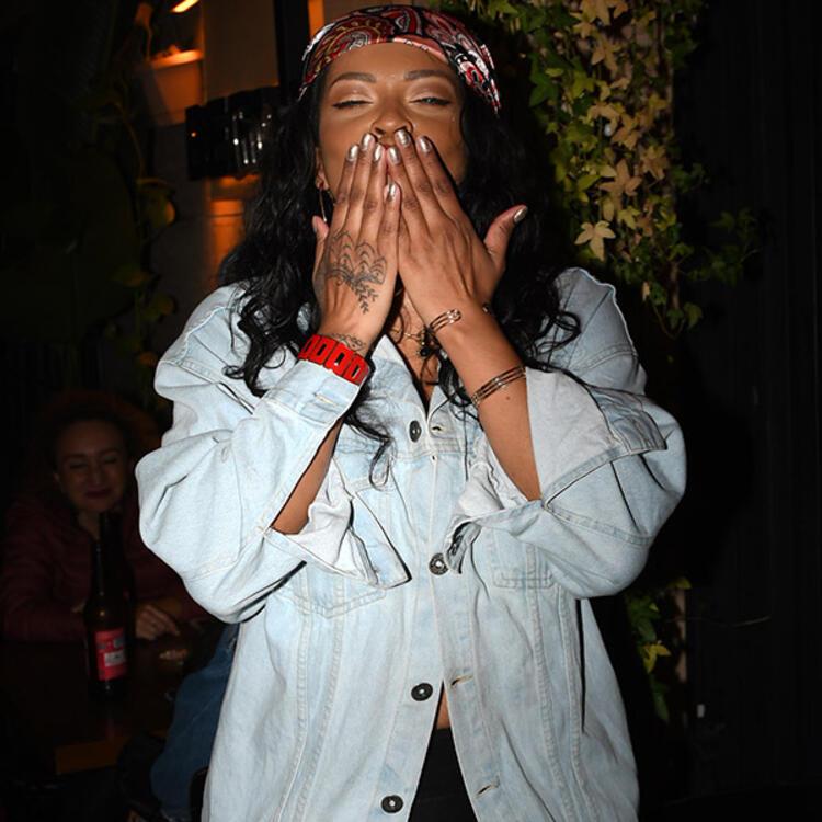 “Ben Rihannayım” diyen Brezilyalı kadın Karaköy’ü birbirine kattı