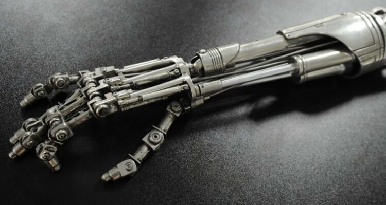 İnsan derisi hassasiyetine sahip ‘robot el’ üretildi