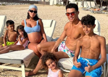 Ronaldo yeni doğan bebeğiyle son pozunu paylaştı