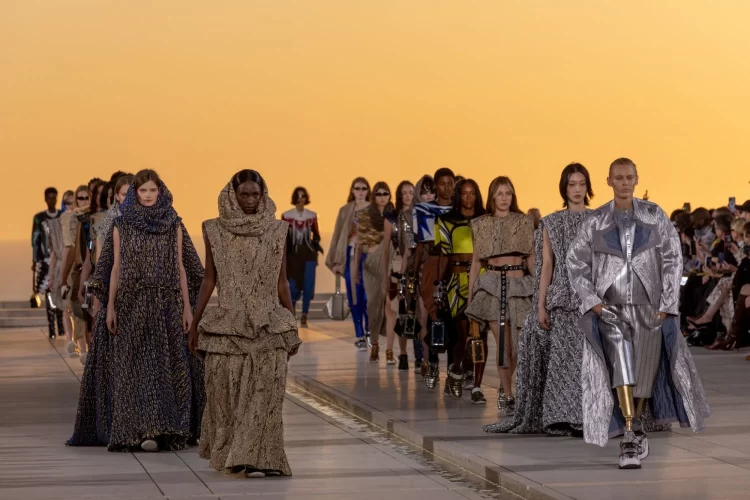 Louis Vuitton Cruise 2023 defilesinden notlar