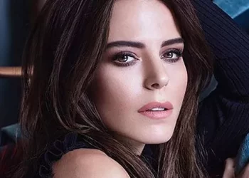 Simge Sağın transparan elbisesiyle Gülşen’le yarıştı!