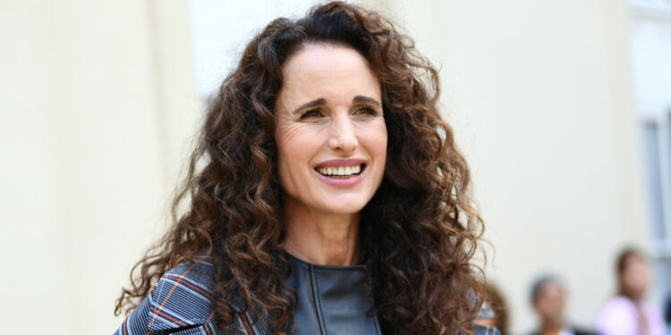 Andie MacDowell sette erkekler yüzünden geçirdiği panik atağı anlattı!