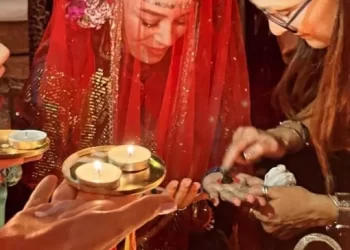 Demet Evgar’dan önce anneliğe geçiş kutlaması şimdi de kına gecesi