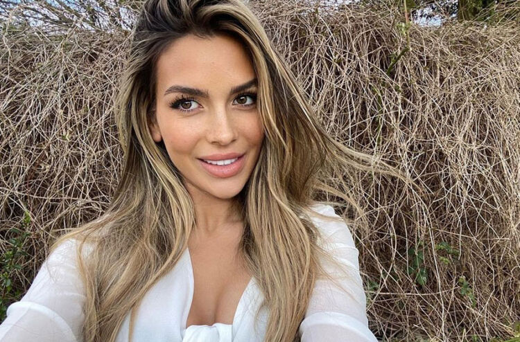 ‘Love Island’ programına katılmaya hazırlanan Ekin Su Cülcüloğlu, İngiliz futbolcunun ilgisini çekti