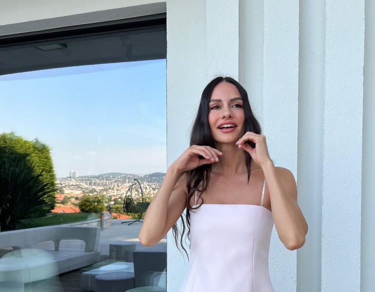 Yasemin Özilhan modada sürdürülebilirlik için artık kiralık elbise giyiyor