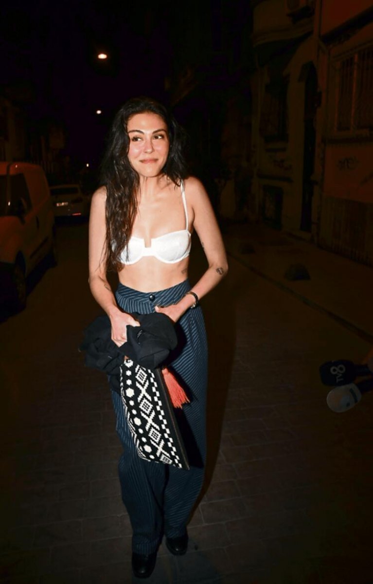 dilara aksüyek