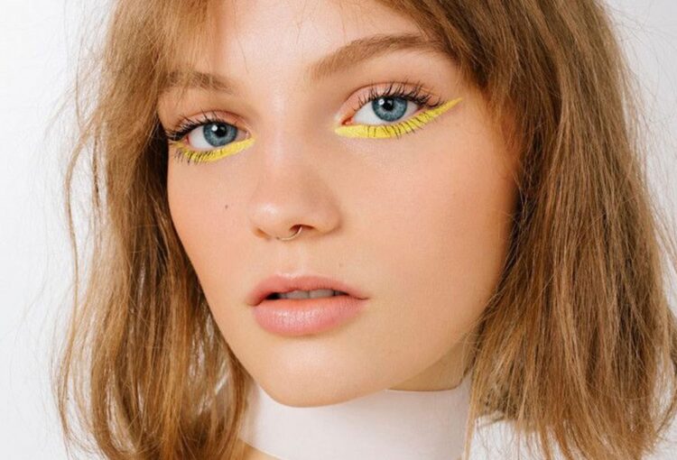 Yeni makyaj trendi: renkli eyeliner
