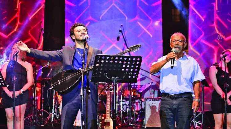 Buray, babası ile düet yaptı