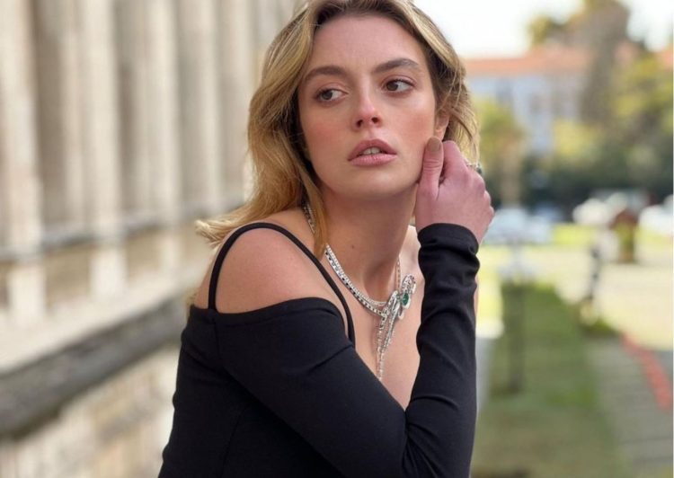 Adsız tasarım - All Magazine Melis Sezen Nişantaşı’nda görüntülendi