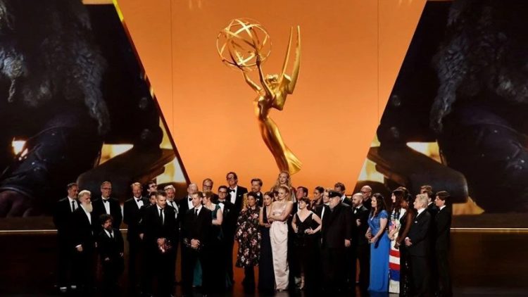 2022 Emmy Ödülleri’ni bakın kim sunacak