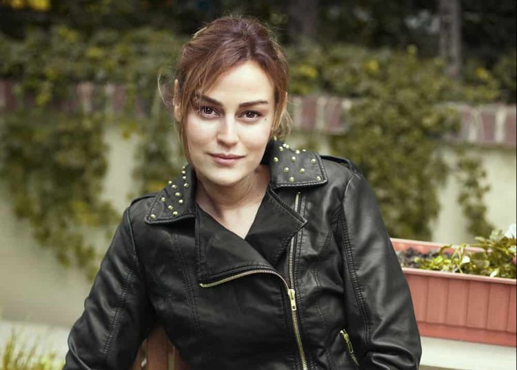 Açelya Elmas