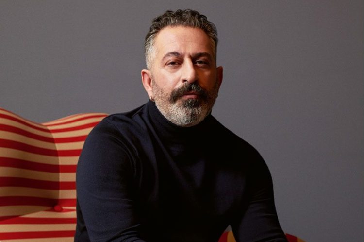 Uraz Kaygılaroğlu’dan sonra Cem Yılmaz da aynı pozu verdi!