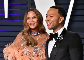 John Legend ve Chrissy Teigen müjdeli haberi verdi!