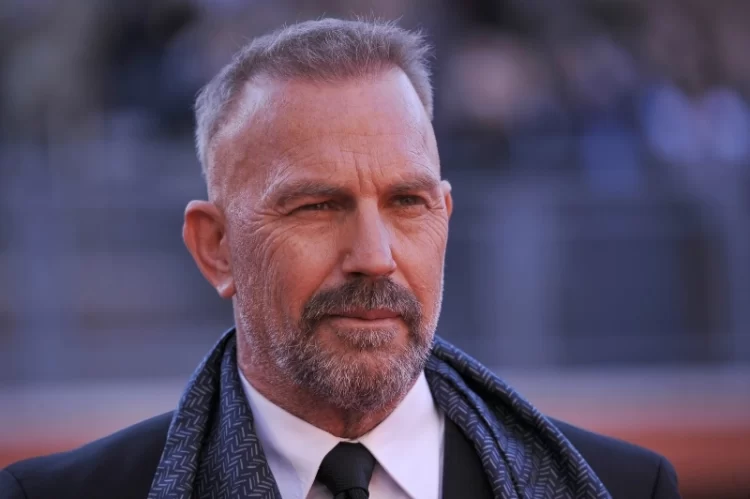 Kevin Costner hem başrol hem yönetmen oldu!