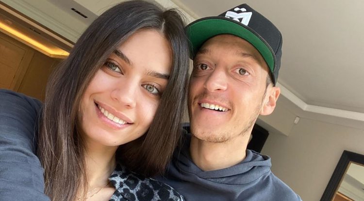 Mesut Özil ve Amine Gülşe çiftinin ikinci bebekleri dünyaya geldi