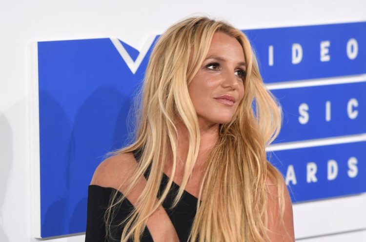 Britney Spears 10 yıl sonra müzik listelerinde 6. sırada!