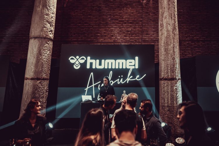Hummel’ın yeni marka yüzü Aybüke Pusat oldu