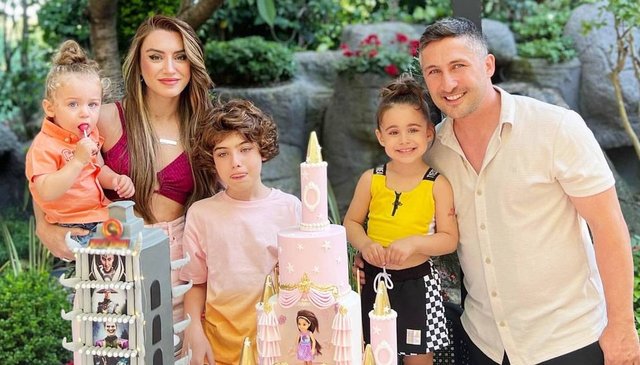 Eski milli futbolcu Sabri Sarıoğlu'nun pilot eşi Yağmur Sarıoğlu: Atlas Okyanusu'nu geçtiğim ilk uçuş!
