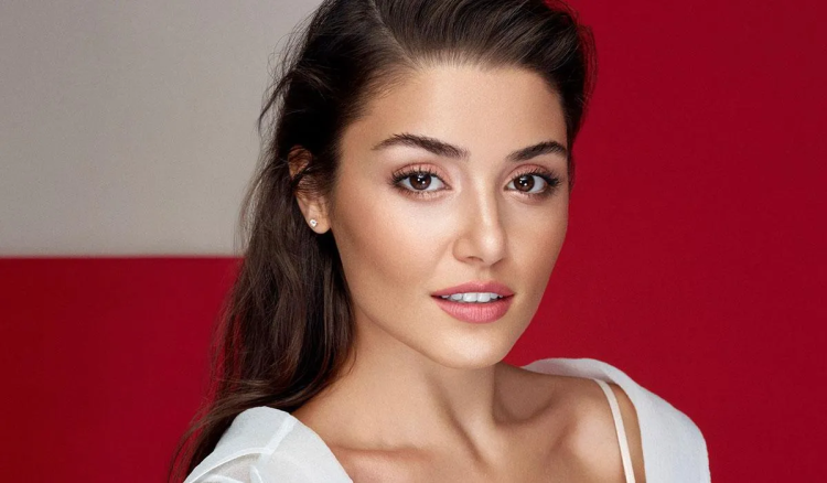 Hande Erçel’den duygulandıran Aylin Erçel paylaşımı: Tüm çiçekler bugün açmış olmalı