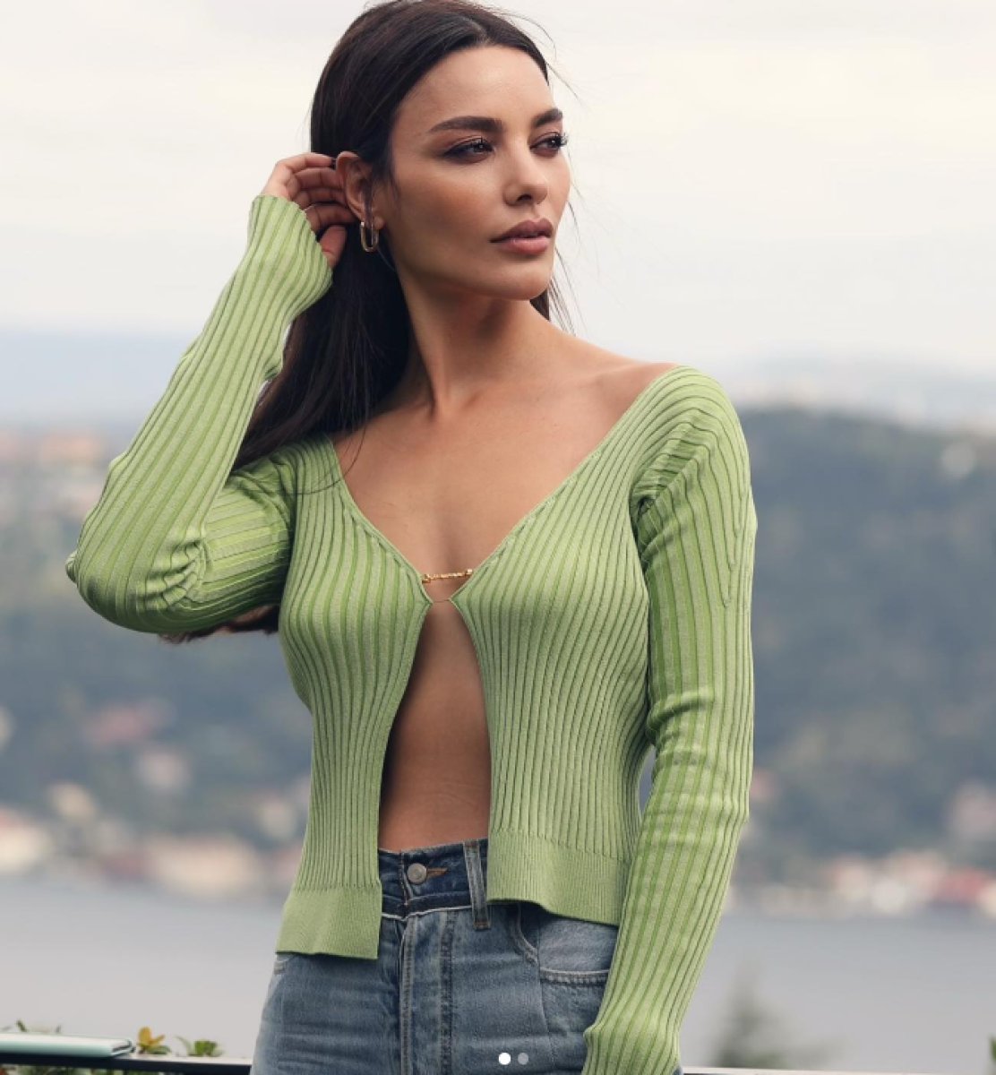 Makyajsız haliyle gündem olan Hazal Filiz Küçükköse’ye destek yorumları yağdı!
