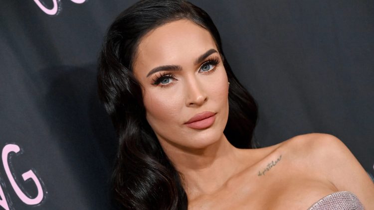 Megan Fox yeni imajıyla Jessica Rabbit’e benzetildi!