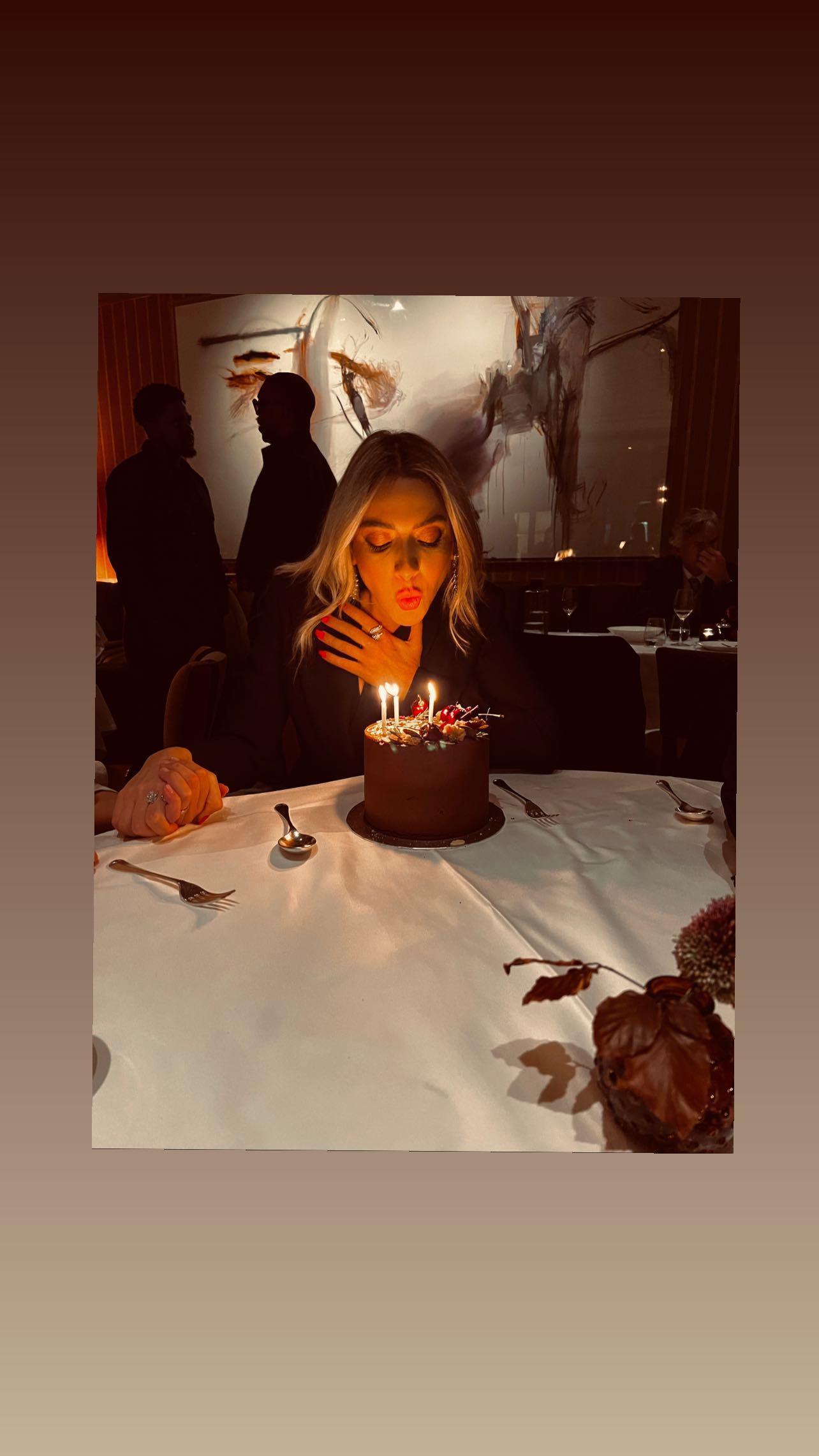 Ünlü şarkıcı Hadise doğum günü paylaşımlarıyla gündemde