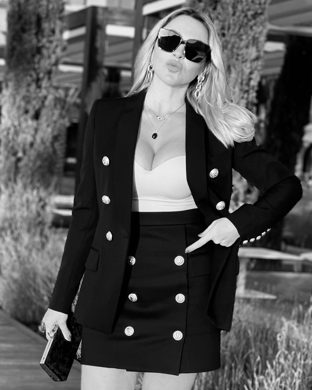 Zor günleri atlatan Hadise yeni pozlarıyla takipçilerinden tam not aldı