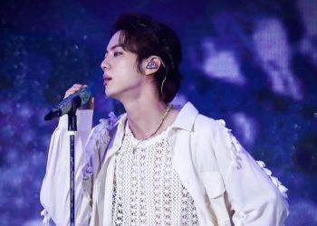 BTS üyesi Seok-jin asker yolcusu: Hayranlarının gözü yaşlı!