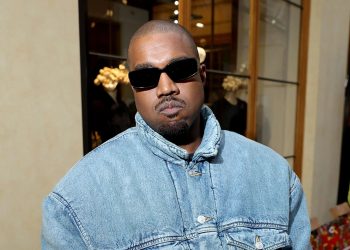 Kanye West, Skechers binasını bastı!