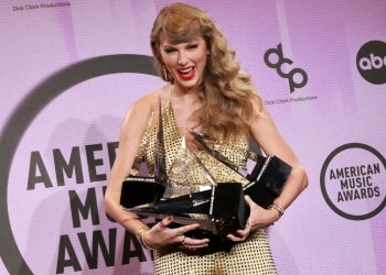 2022 Amerikan Müzik Ödülleri sahiplerini buldu AMAs taylor swift