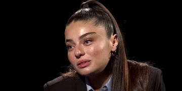 Ayça Ayşin Turan babasıyla ilgili soruyu gözyaşları içinde yanıtladı!