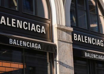 Balenciaga yeni kampanyasıyla skandala imza attı!