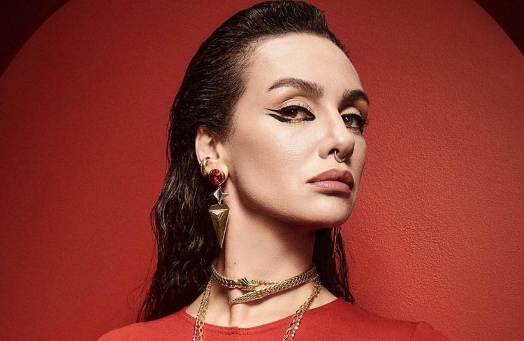 Birce Akalay ile annesinin benzerliği sosyal medyada çok konuşuldu