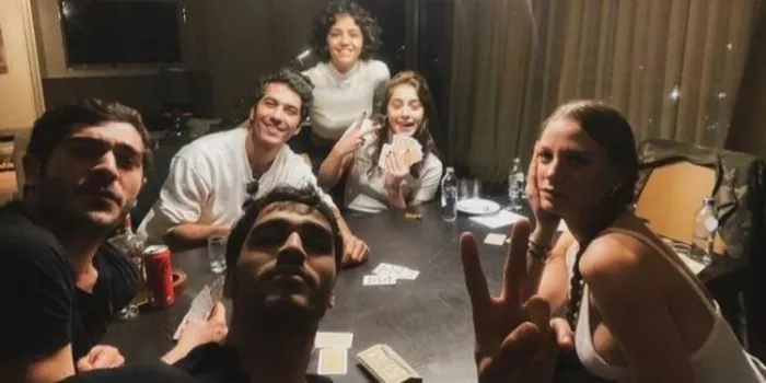 Serenay Sarıkaya ve Burak Deniz'in yeni projesi! Şahmeran dizisinden ilk görüntüler!
