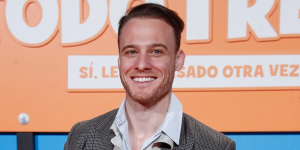 İspanya’daki galaya katılan Kerem Bürsin pantolonunun fiyatıyla dudak uçuklattı!