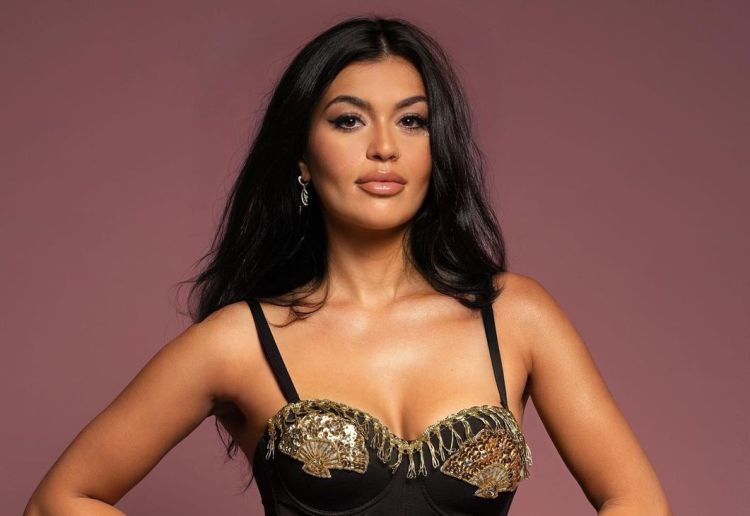 ‘Kısmetse Olur’ programıyla tanınan Cansel Çördük, şarkıcı kadının başında bardak kırdı!