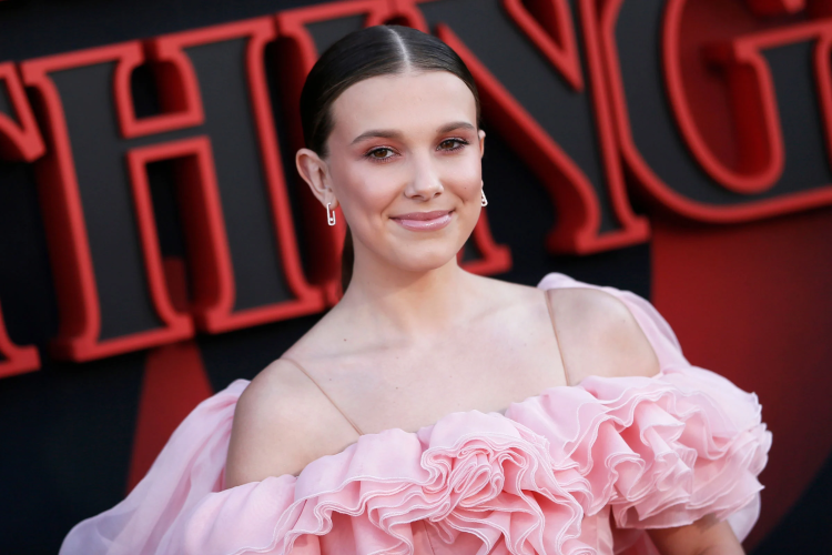 Stranger Things’in başrolü Millie Bobby Brown’dan öpüşme sahnesi itirafı!