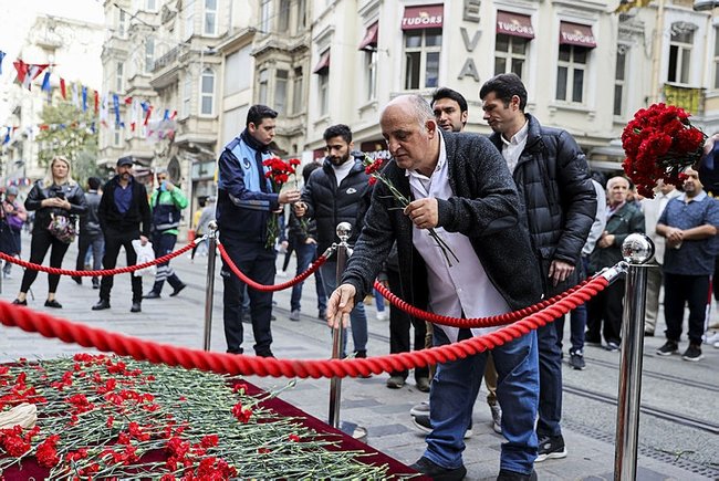 Taksim Türk bayraklarıyla donatıldı!