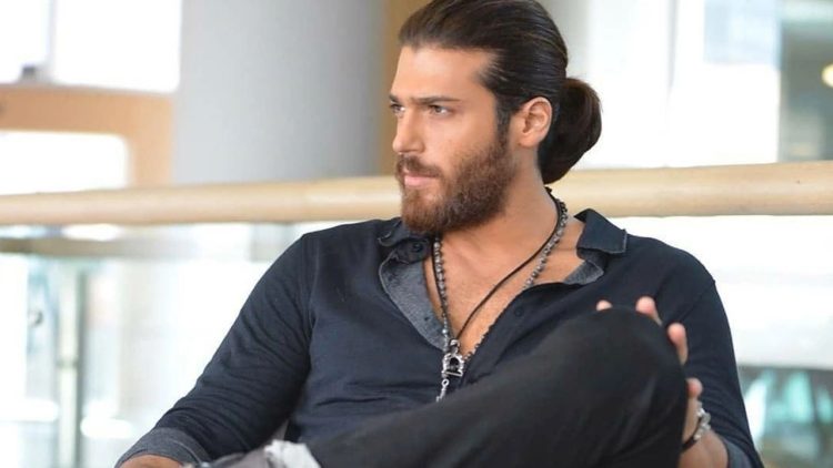 Can Yaman takipçilerini ikiye böldü