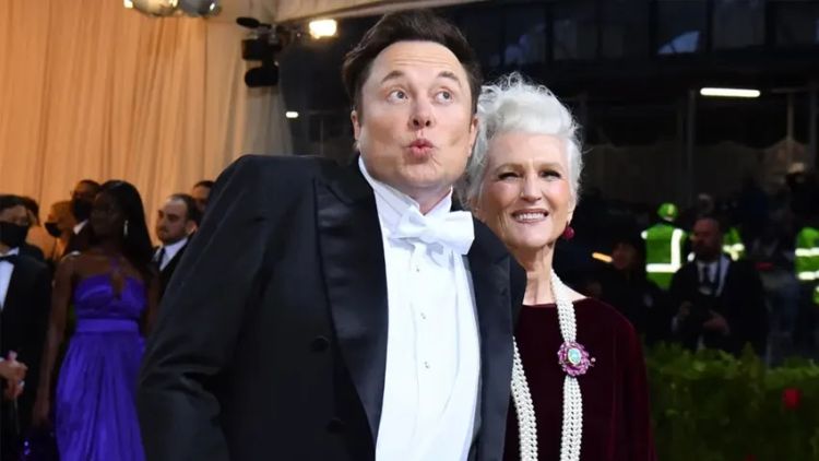 Elon Musk’ın annesi oğlunu böyle savundu!