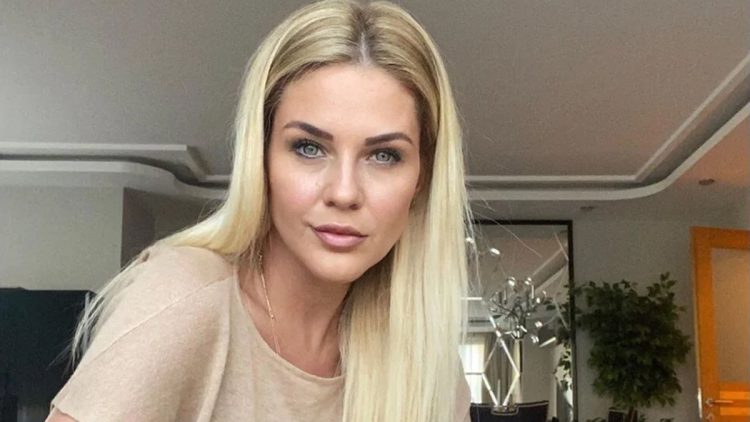 Emine Ün ve Emre Kınay'ın kızı Duru 18 yaşına girdi, annesine olan benzerliği şoke etti!