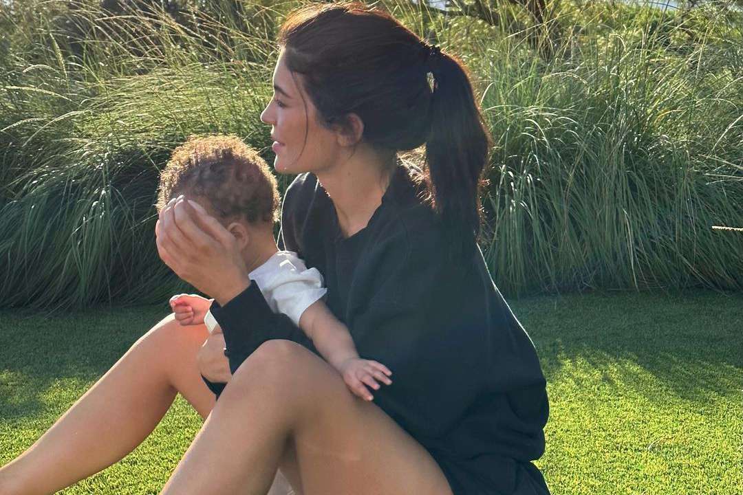 Kylie Jenner adını bile gizlediği oğlunu paylaştı