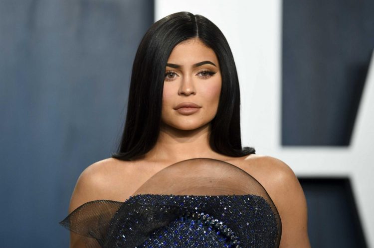 Kylie Jenner adını bile gizlediği oğlunu paylaştı