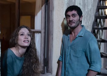 Serenay Sarıkaya'nın sokağında görüntülenen Burak Deniz ne yapacağını şaşırdı
