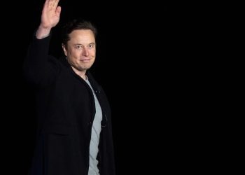 Elon Musk istifa edeceğini açıkladı