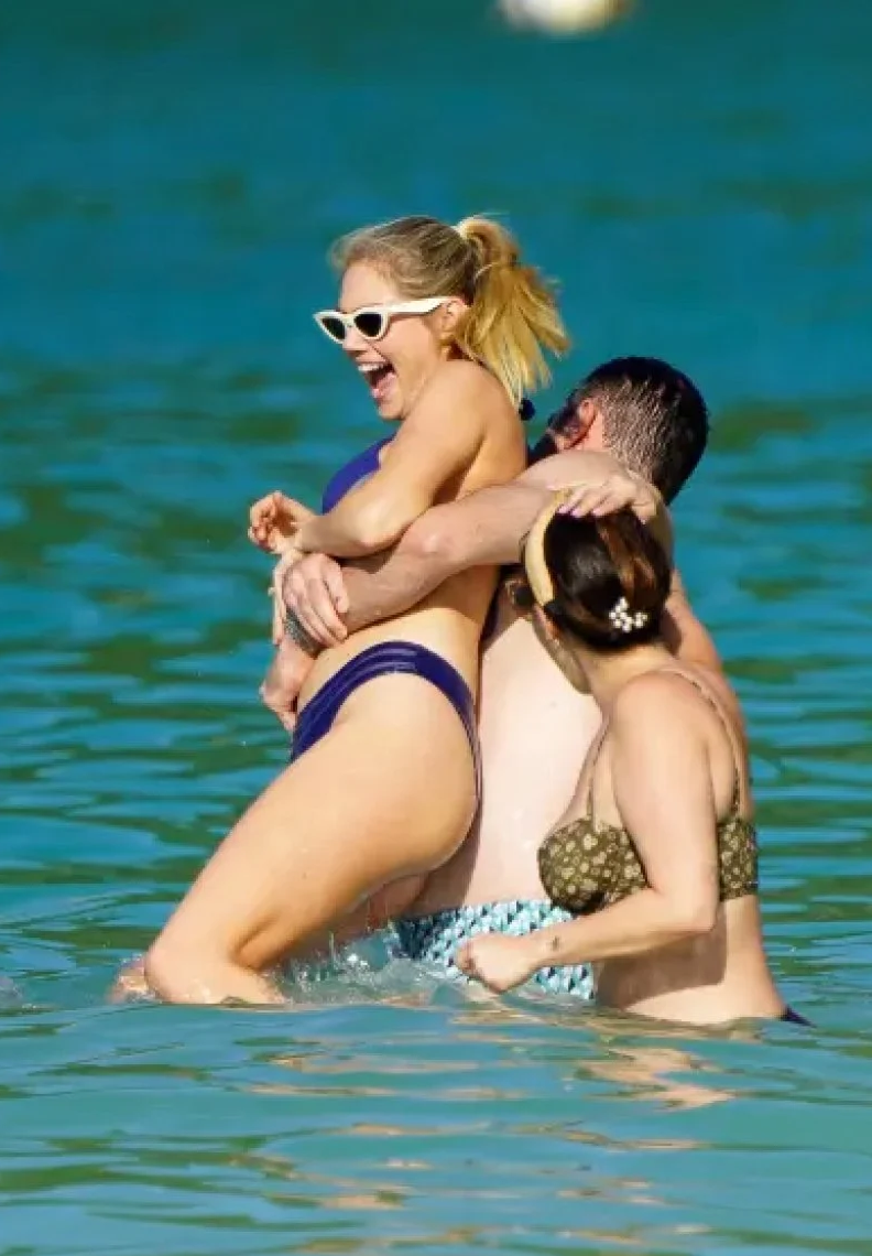 Evini satan Kate Upton ın romantik tatil kaçamağı 4