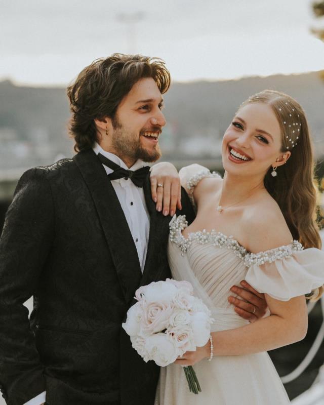 İpek Filiz Yazıcı ve Ufuk Beydemir çiftinin düğün fotoğrafları paylaşıldı