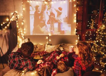 Keyifli Noel günlüklerine bir yenisini daha eklemeye ne dersin? O halde dizi ve film listen hazır!