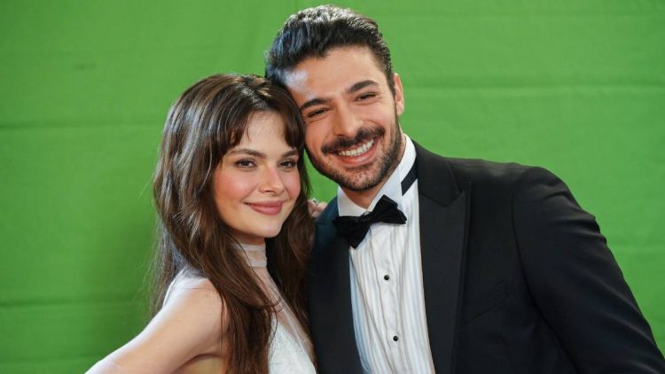 Sinem Ünsal ve Halit Özgür Sarı aşkı noktalandı!