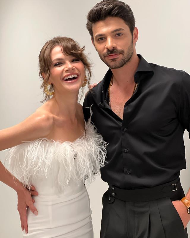 Sinem Ünsal ve Halit Özgür Sarı aşkı noktalandı!
